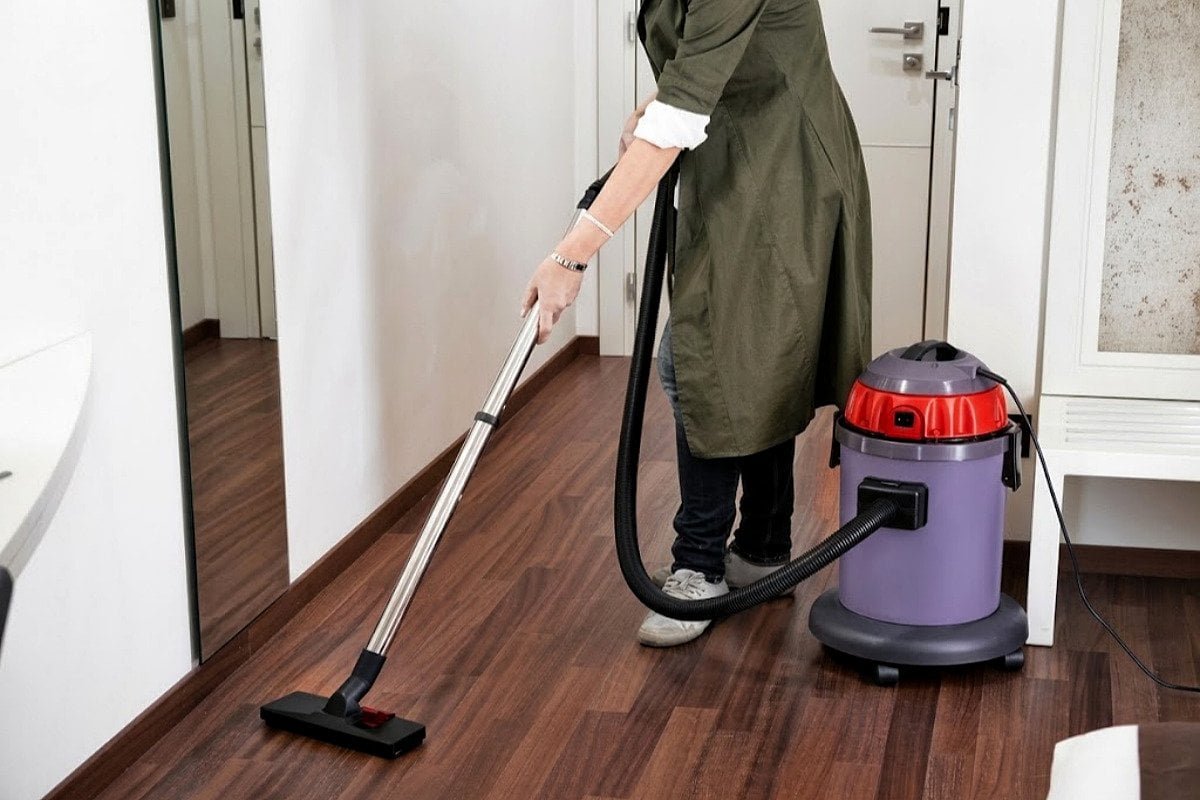 Single motor vacuum for light jobs